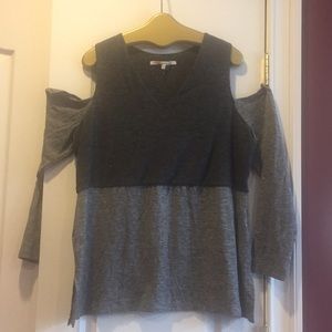 🌸 4 for $30 🌸 Cold shoulder heavy shirt